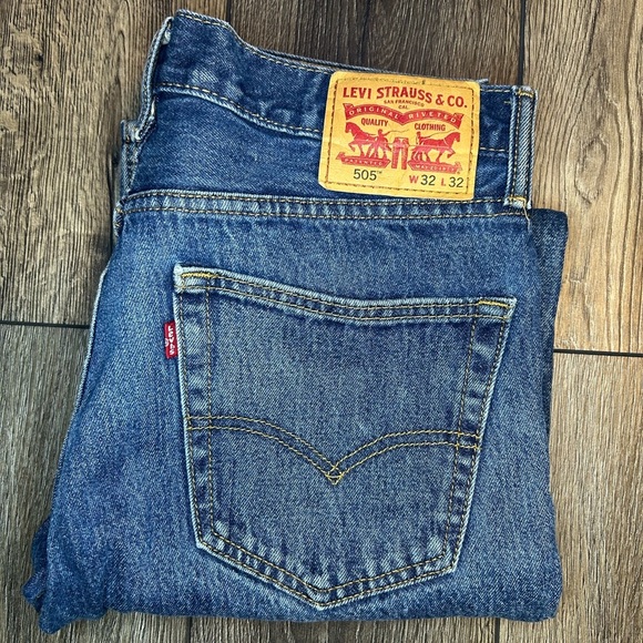 Levi’s 505 Straight Leg Jeans Men’s W32 L32 | Classic Medium Wash - Picture 2 of 16